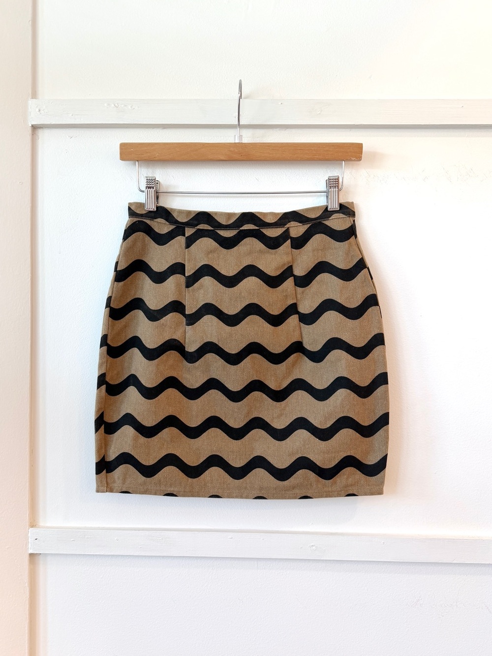 DUSEN DUSEN brown denim mini skirt with wavy print sz 4